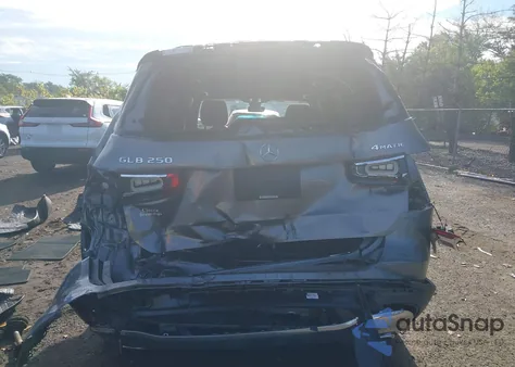 2020 Mercedes-Benz Glb 250 4Matic z USA, uszkodzony, nr VIN WDC4M4HB8LW006806